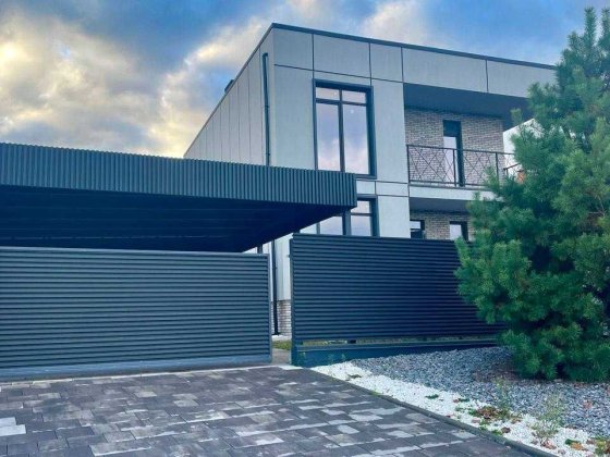 Продається будинок в стилі high tech вже з чорновим ремонтом/8 соток Іванковичі