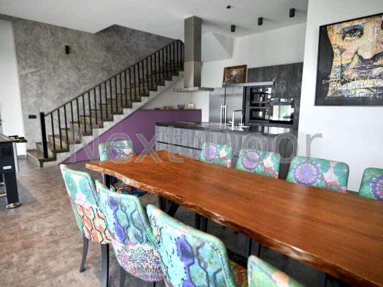 Чудовий 3-поверховий будинок в с. Крушинка в КМ на Щасливій Крушинка