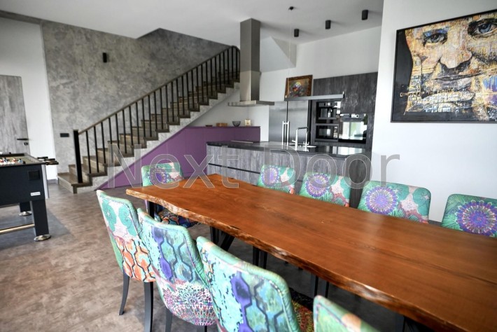 Чудовий 3-поверховий будинок в с. Крушинка в КМ на Щасливій - фото 1