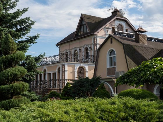 Продаж будинку 1500 м2 Лютіж ділянка 30 соток Лютіж