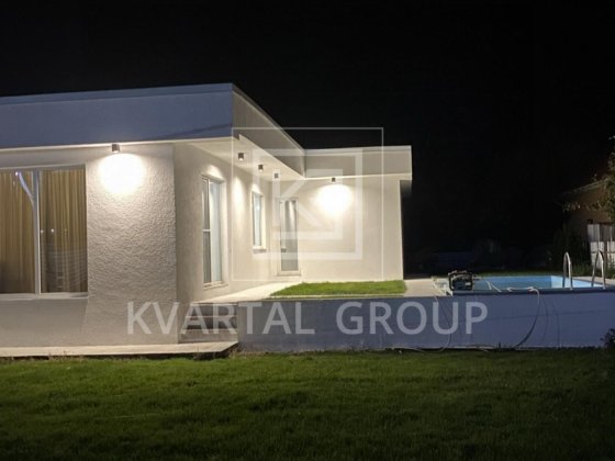 Будинок з сучасним ремонтом та басейном Лютеж