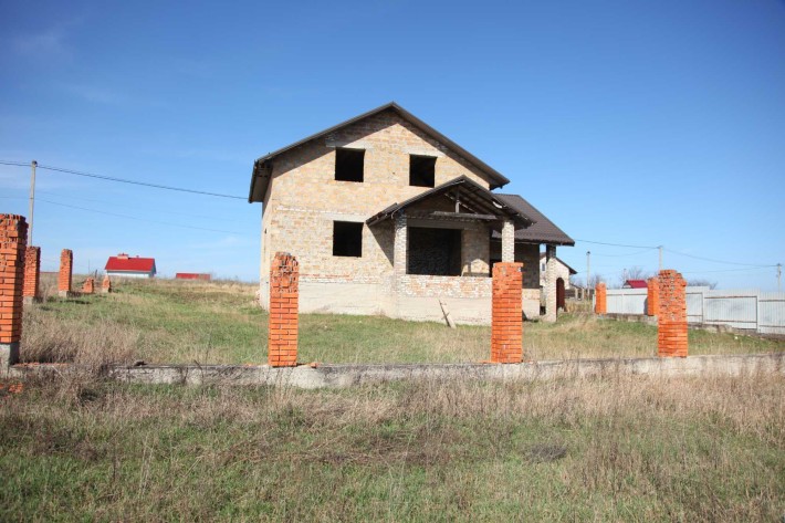 Окремий великий будинок з ракушняка! на великій ділянці поруч з озером - фото 1