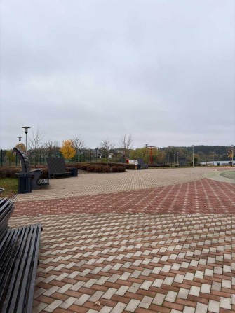 Будинок поруч з парком та озером - фото 1