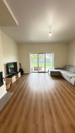 Будинок з ремонтом в Рубежівці з великою ділянкою поруч озера і ліси! - фото 1