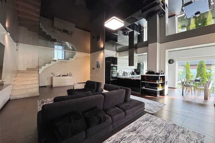 Будинок з ремонтом 180м2 на 10 сотках + гостьовий 44м2 - фото 1