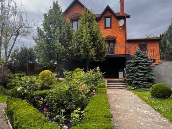 Продам Будинок з басейном та гостьовим будинком! Музичі