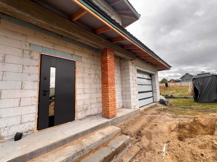 Двоповерховий будинок з гаражем, зручний виїзд на Київ. - фото 1