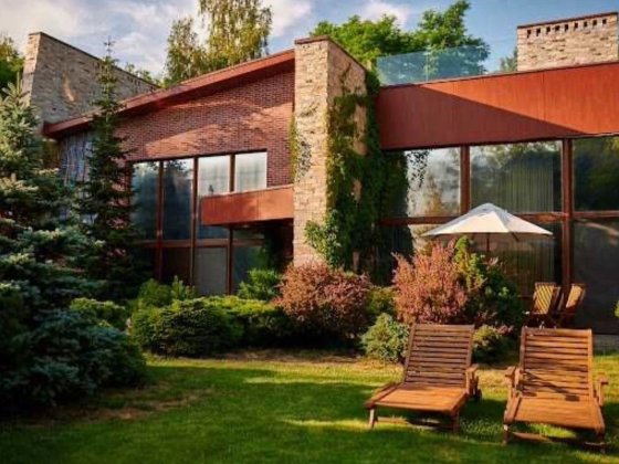 Продам  резиденцию с  ремонтом на 3 Га леса Обуховская трасса Нові Безрадичі