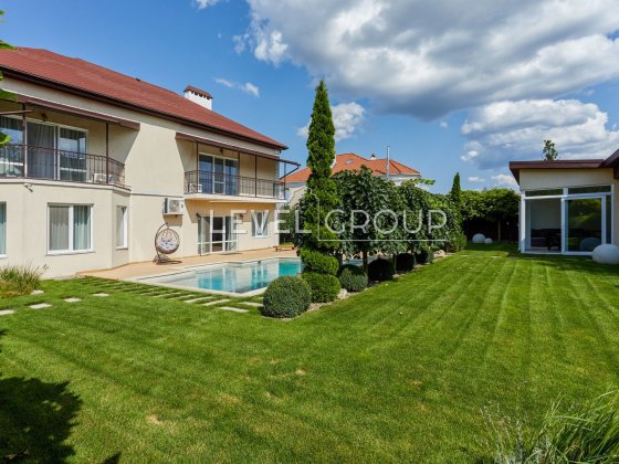 Продаж будинку з бассейном, 275 м², Михайлівська-Рубежівка. Михайлівка-Рубежівка