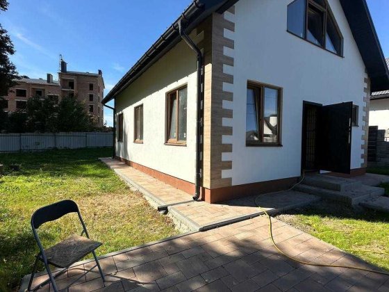 Продаж будинку з 8 сотками землі — ваш простір для мрій Михайлівка-Рубежівка