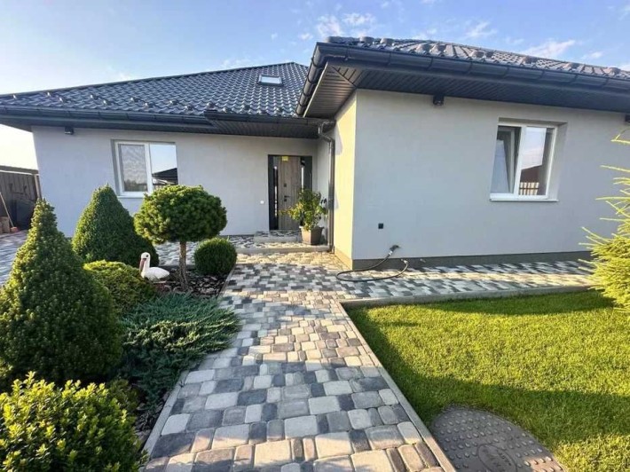 Сучасний розумний будинок 255 м² з басейном і open space - фото 1