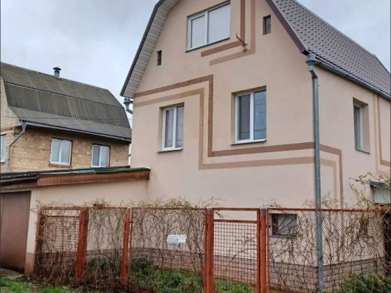 Продаж 3 поверхового будинку з гаражем і ділянкою Процев