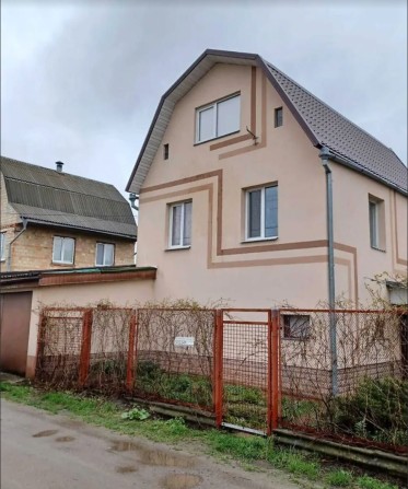Продаж 3 поверхового будинку з гаражем і ділянкою - фото 1