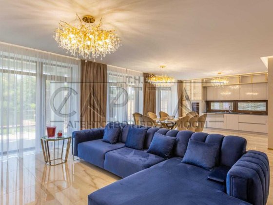 Продаж будинку з виходом до води, Плюти Плюты