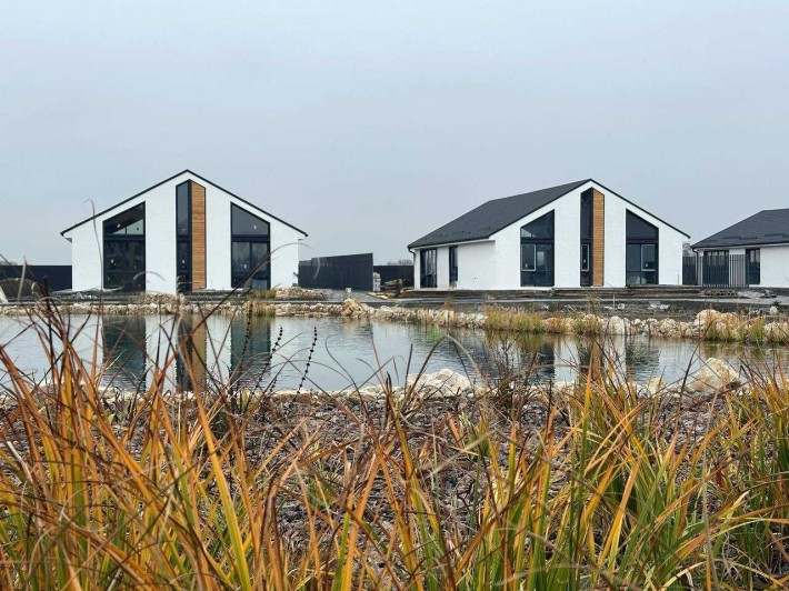 Котедж 125 кв.м біля озера в красивому містечку біля Десни - фото 1