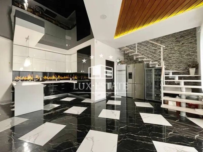 Продажа дом с бассейном, личной подстанцией, выход к Десне с. Пуховка - фото 1