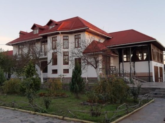 Маєток-Поместье 2000кв.м.+бомбоубежище,проживание/коммерция.Обмен. Пухівка