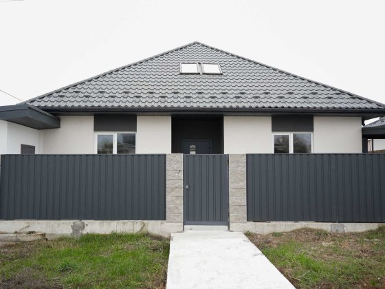 Будинок 102м2 з мансардою, гаражем, критою терасою та навісом для авто Шевченкове