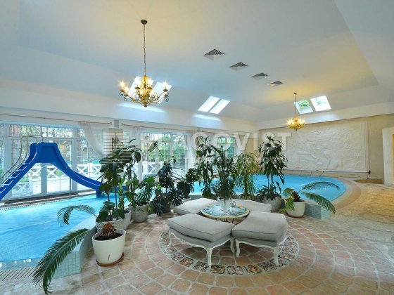 Розкішний будинок із басейном у закритому КМ "Бобри". Хотянівка