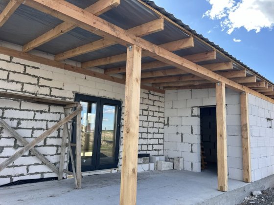 Готовий будинок з комунікаціями в чудовій локації! Торг! Терміново! Шпитьки