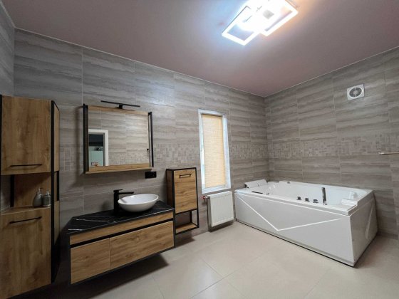 Розкішний будинок з ремонтом в с. Юрівка | Газ | Поруч школа Юровка