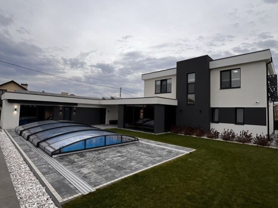 Будинок з басейном в Сокільниках Сокільники