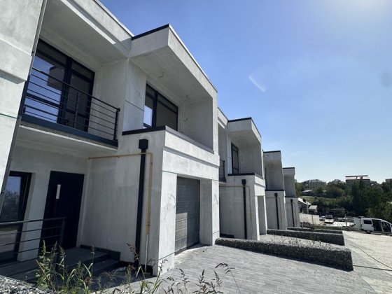 Власник продає. 2 поверхові таунхауси з ділянкою на 4 сотки