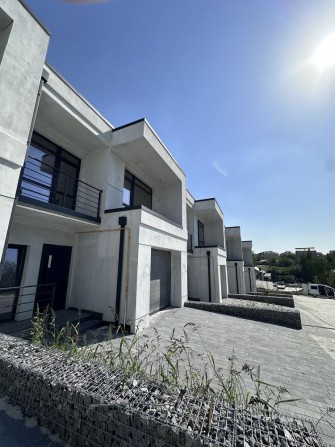 Власник продає. 2 поверхові таунхауси з ділянкою на 4 сотки - фото 1