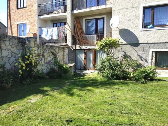 Продаж будинку м.Винники вул.Богуна спарений з ремонтом.