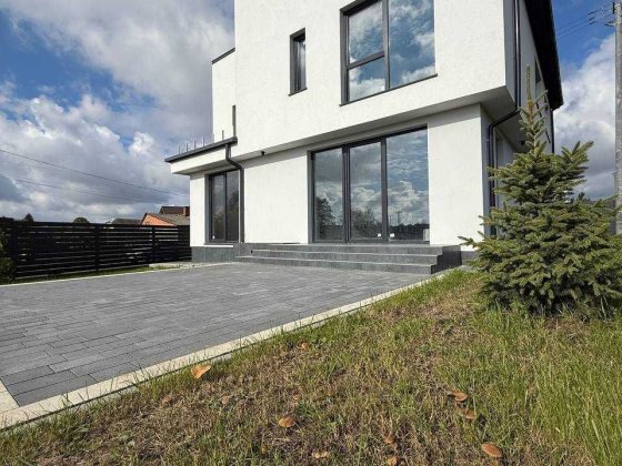 Продаж преміум будинку с. Сокільники КМ Lake House Sokilnyky