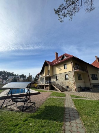 Продаж будинку в Брюховичах з басейном - фото 1