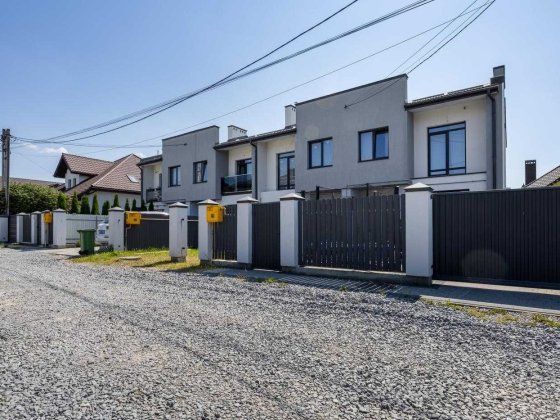 Продаж котеджу з розпочатим ремонтом в Рудне Рудное