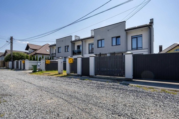 Продаж котеджу з розпочатим ремонтом в Рудне - фото 1