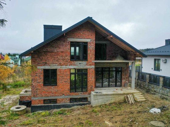 продаж великий будинок Східниця, тихий район, будинок крайній від лісу Сходница