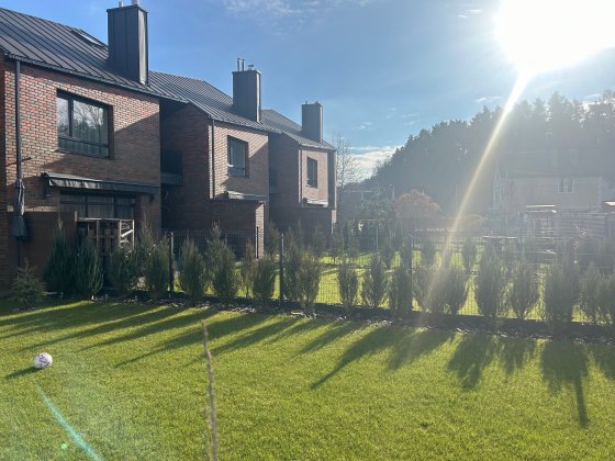 Продаж котеджу в передмісті с. Зубра : Площа 155 м2, діл. 2.5 сот, Зубра