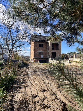 Продається цегляний 4 поверховий будинок від власника 830 м - фото 1