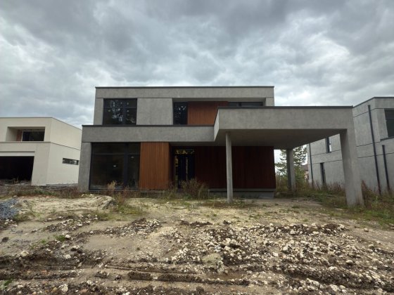 Продаж окремостоячого будинку у Зубрі біля лісу Зубра