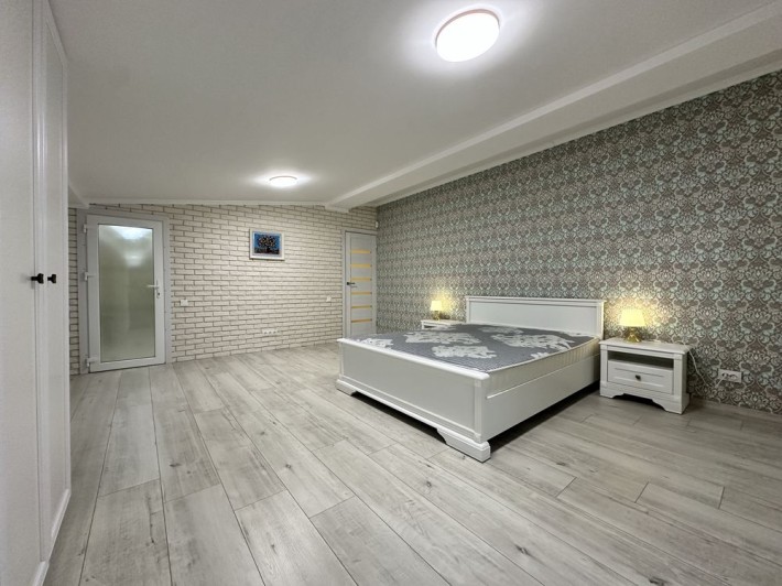 Продаж частини будинку, з подвірʼям та гаражем, готовий до проживання - фото 1