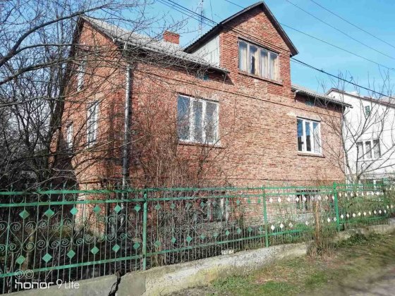 Продам будинок у Сокалі в гарному місці біля Бугу на ділянці 10 соток Сокаль