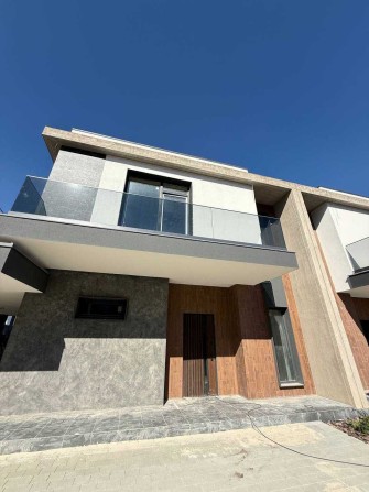 Продаж елітного котедж у Конопниці в КМ Stone Village - фото 1