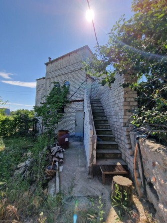 Дача с домом недалеко от города - фото 1