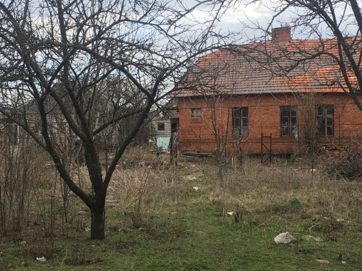 Квартира под ремонт 3-к (пол дома) - фото 1