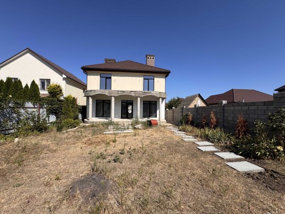 Червоный Хутор ,Центральная улица. 2 этажа, подвал.5 соток Лиманка