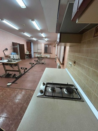 Фасадний будинок біля моря! Швейний цех із обладнанням - фото 1