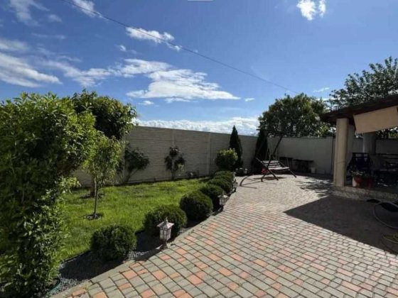 Продам будинок із сучасним ремонтом в Авангарді Авангард