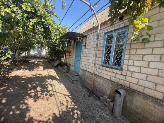 Продам капитальный дом в центре села Великодолинское. Великодолинське