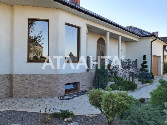 Красивый добротный дом. Лески Ліски