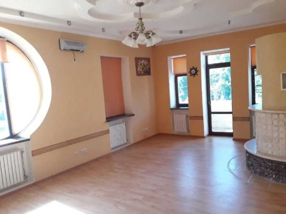 Продам большой дом в Лесках. Ліски