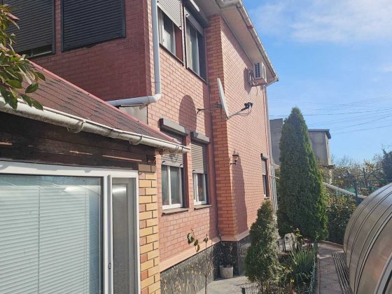 (13) Продам добротний компактний будинок у Великодолинському Великодолинське