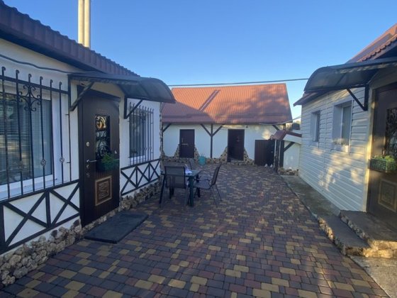 Природный камень, 15 соток земли и речка - дом мечты в пригороде Черно Великодолинське